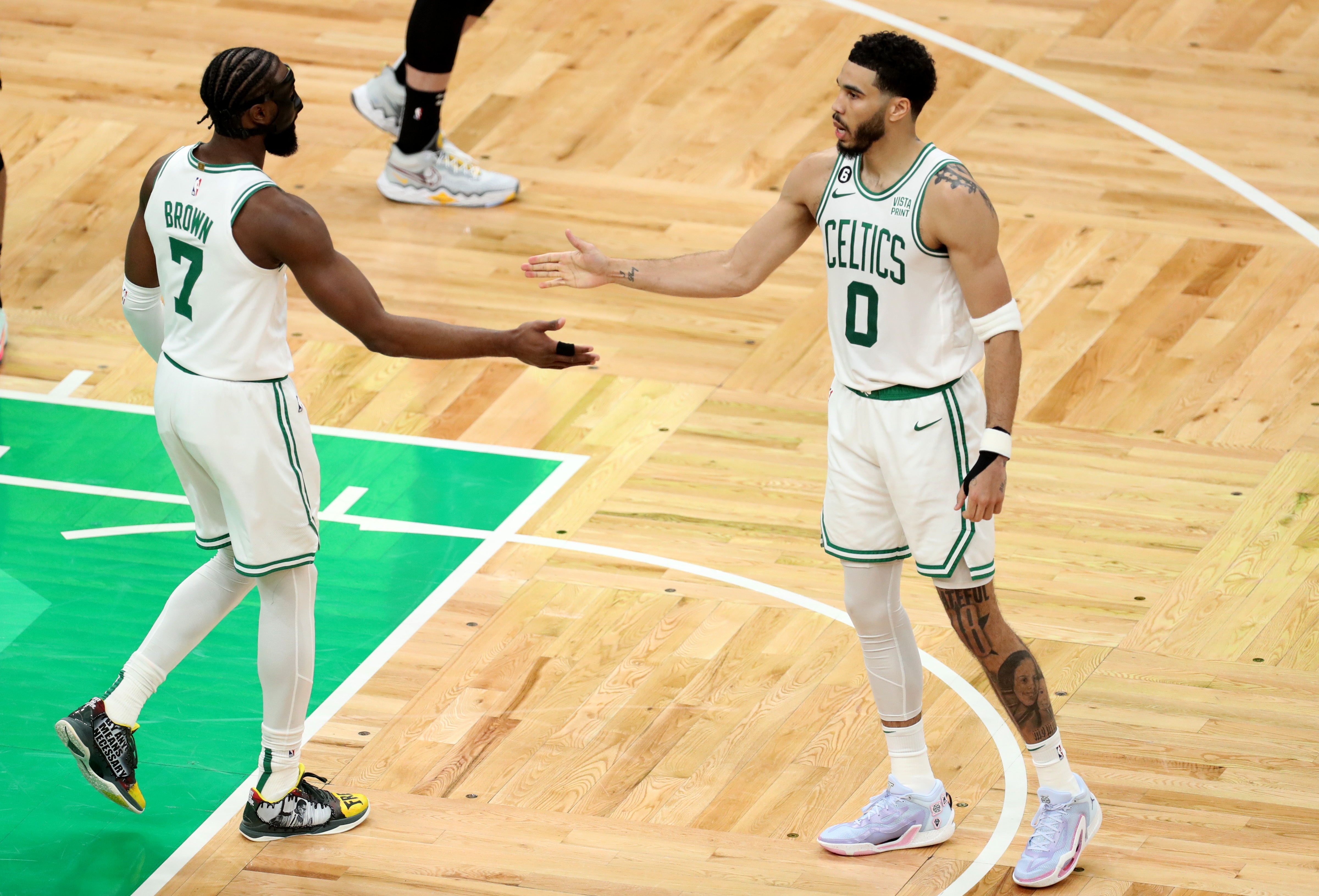白曼巴:布朗很想去雄鹿主动申请了交易 他甚至怂恿绿军队友一起 白曼巴:布朗很想去雄鹿主动申请了交易 他甚至怂恿绿军队友一起